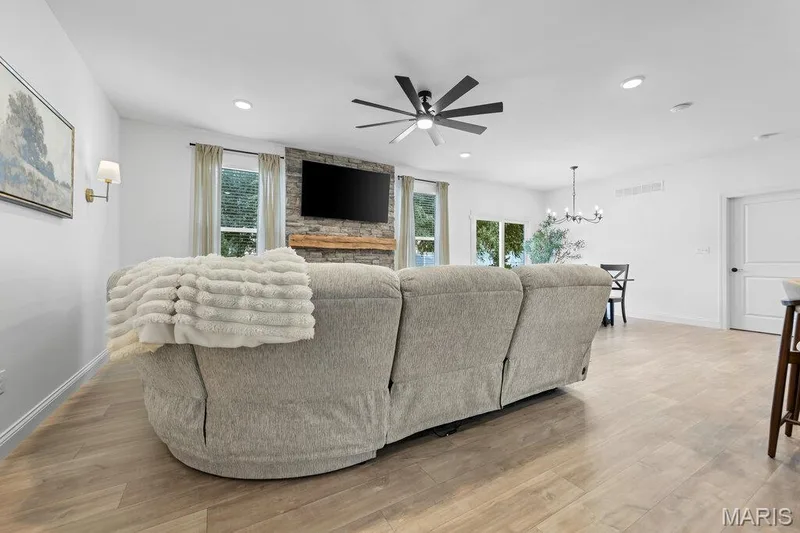 119 Sommerset Court, Lake St. Louis, MO 63367 — listing photo 7 of 41