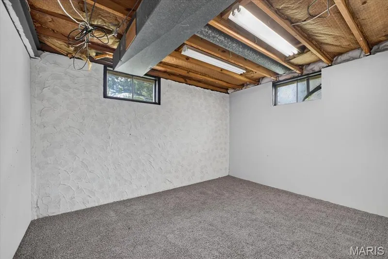 Carpeted flooring, white painted walls, textured wall finish, and two transom windows — 11 Toelle Drive, St Charles, MO 63304