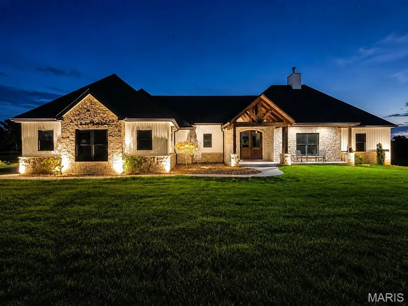 3150 Dyer Road, O'Fallon, MO 63366 — listing photo 2 of 91