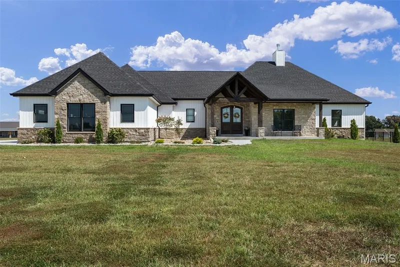 3150 Dyer Road, O'Fallon, MO 63366 — listing photo 3 of 91