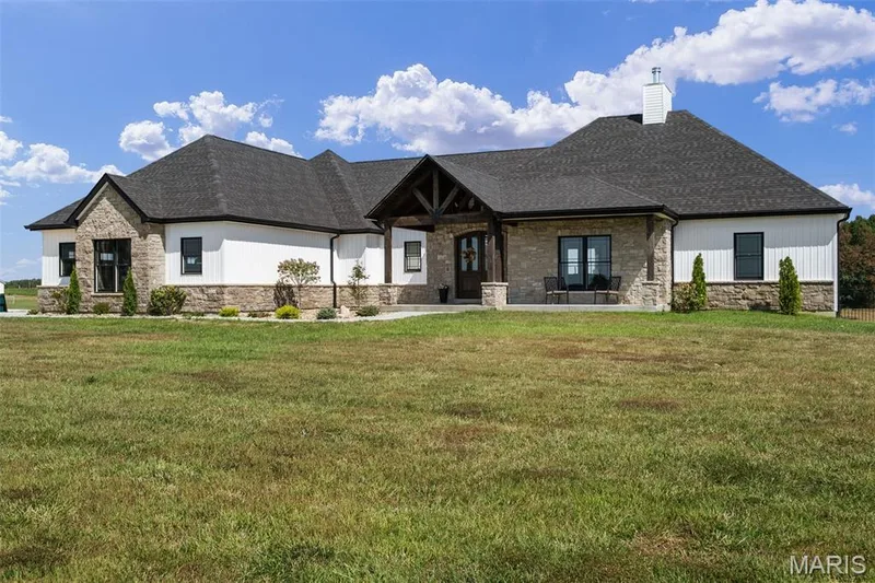 3150 Dyer Road, O'Fallon, MO 63366 — listing photo 4 of 91