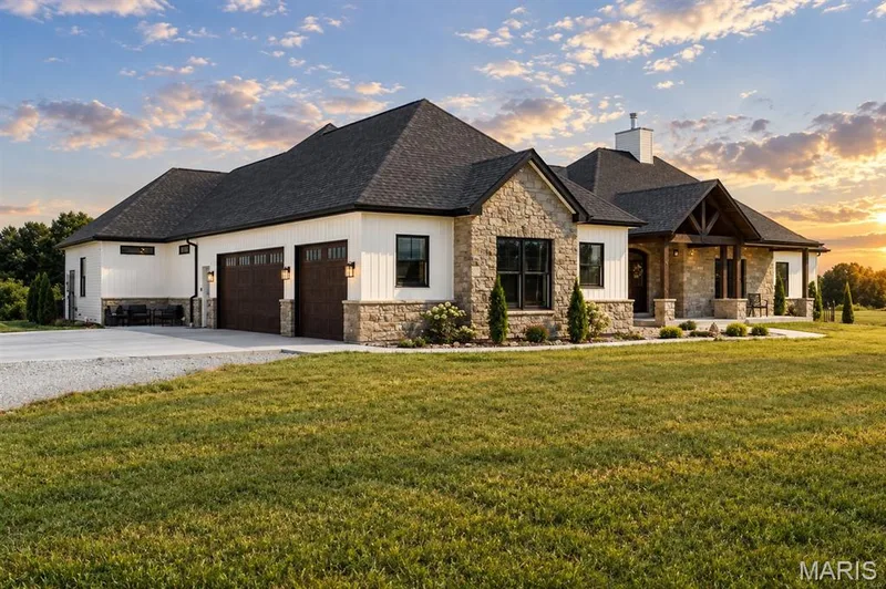 3150 Dyer Road, O'Fallon, MO — listing photo 1