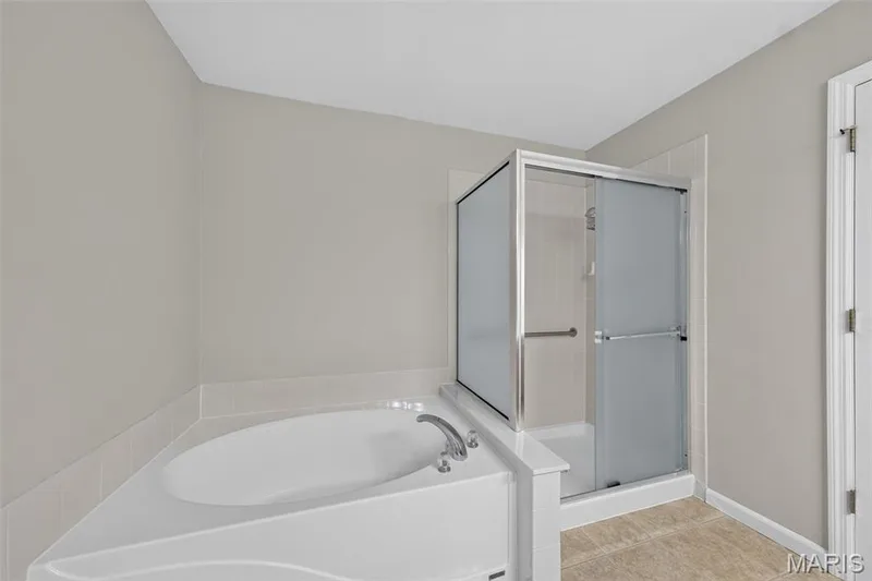 Soaking tub with deck-mounted faucet — 155 Snake River Drive, Dardenne Prairie, MO 63368