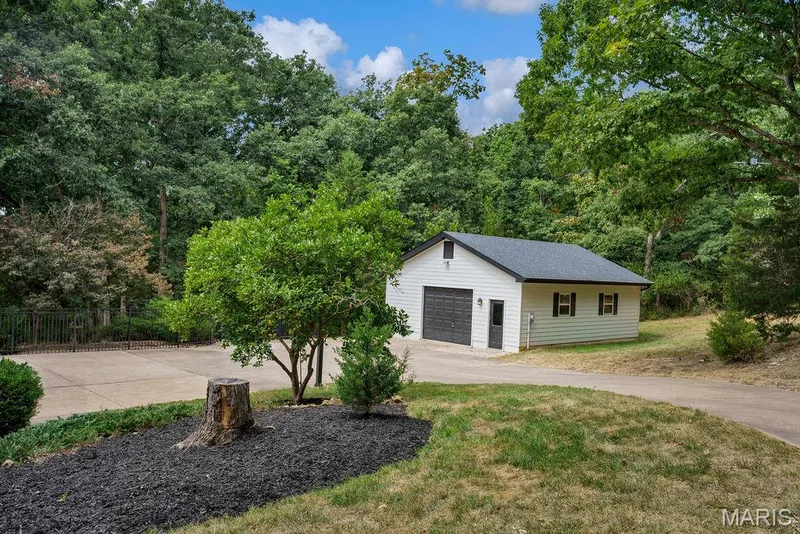Have you been searching for a home with a detached garage? — 2 Patrick Lane, Defiance, MO 63341