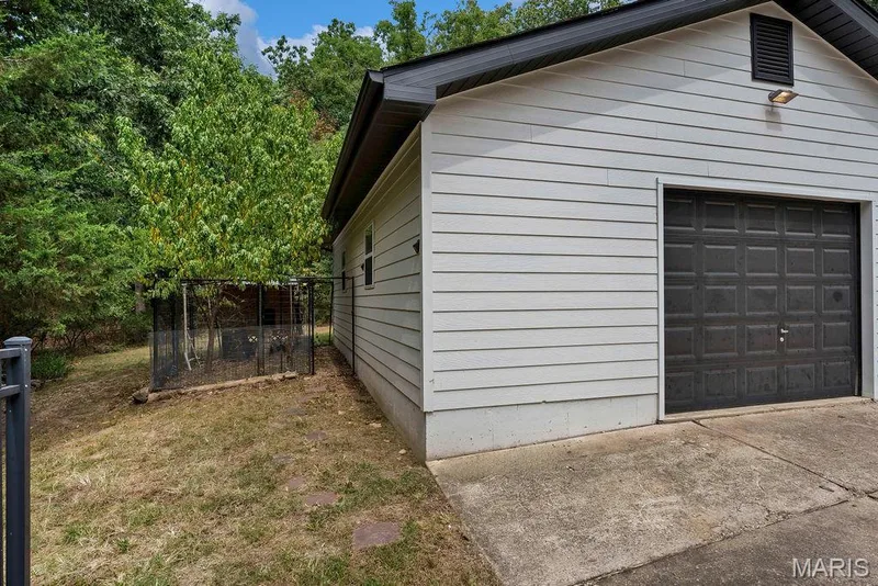 Want chickens? Chicken coop is already there. — 2 Patrick Lane, Defiance, MO 63341