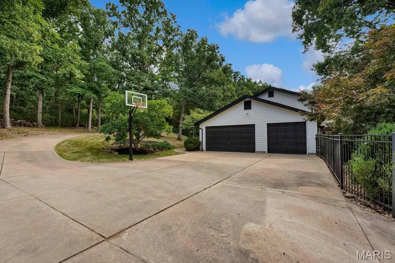 Side entry 3-car garage! — 2 Patrick Lane, Defiance, MO 63341