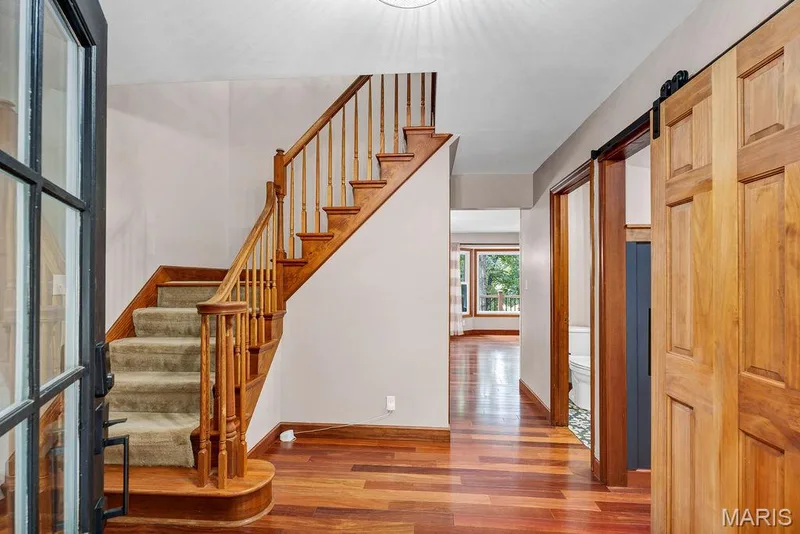 Beautiful entry foyer to welcome your guests! — 2 Patrick Lane, Defiance, MO 63341