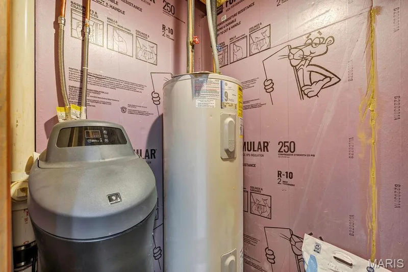 This water heater is dedicated to the primary bathroom!!! So nice! — 2 Patrick Lane, Defiance, MO 63341