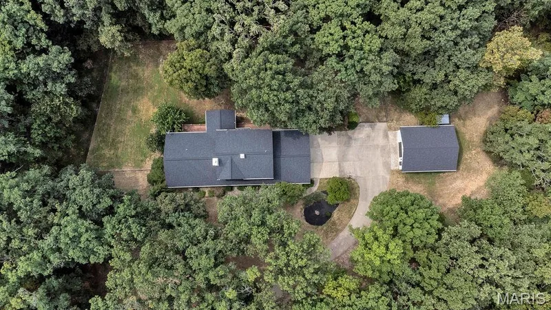 Architectural roof was new in 2021! — 2 Patrick Lane, Defiance, MO 63341