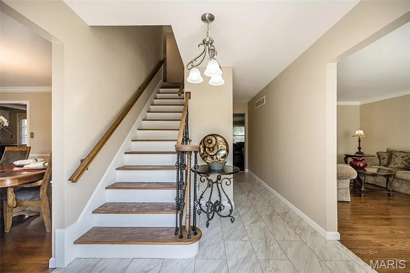1372 White Road, Chesterfield, MO 63017 — listing photo 7 of 60