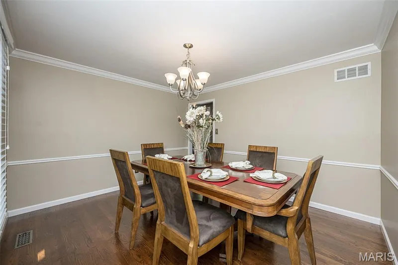 1372 White Road, Chesterfield, MO 63017 — listing photo 10 of 60