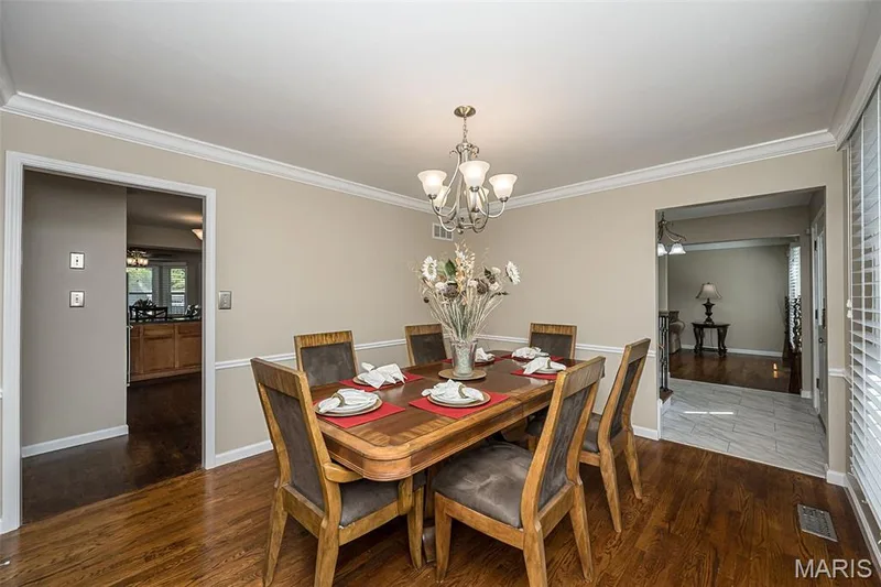 1372 White Road, Chesterfield, MO 63017 — listing photo 11 of 60