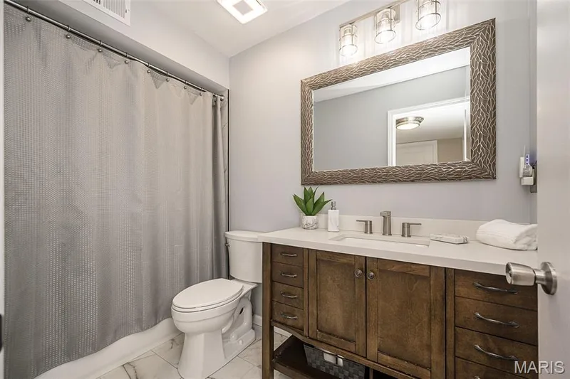Full Bath Upper Level — 1372 White Road, Chesterfield, MO 63017