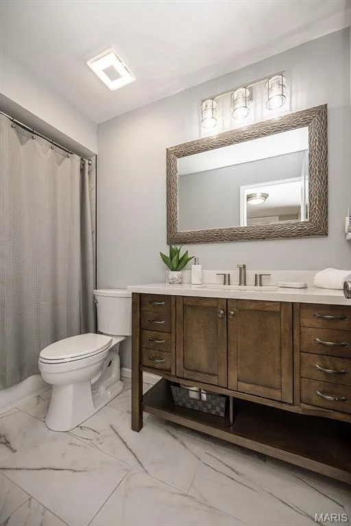 Full Bath Upper Level — 1372 White Road, Chesterfield, MO 63017