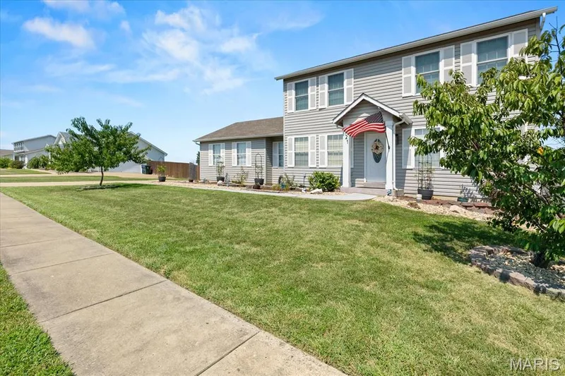 121 Whisper Creek Drive, Wentzville, MO 63385 — listing photo 2 of 39