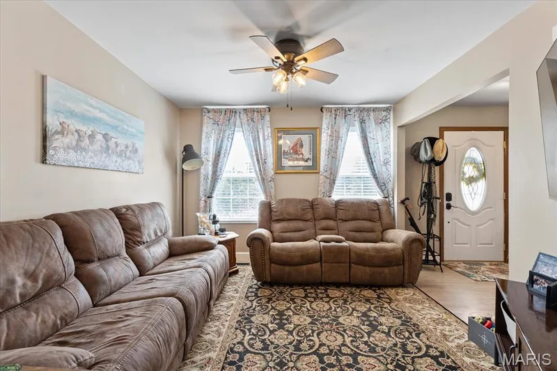 121 Whisper Creek Drive, Wentzville, MO 63385 — listing photo 4 of 39