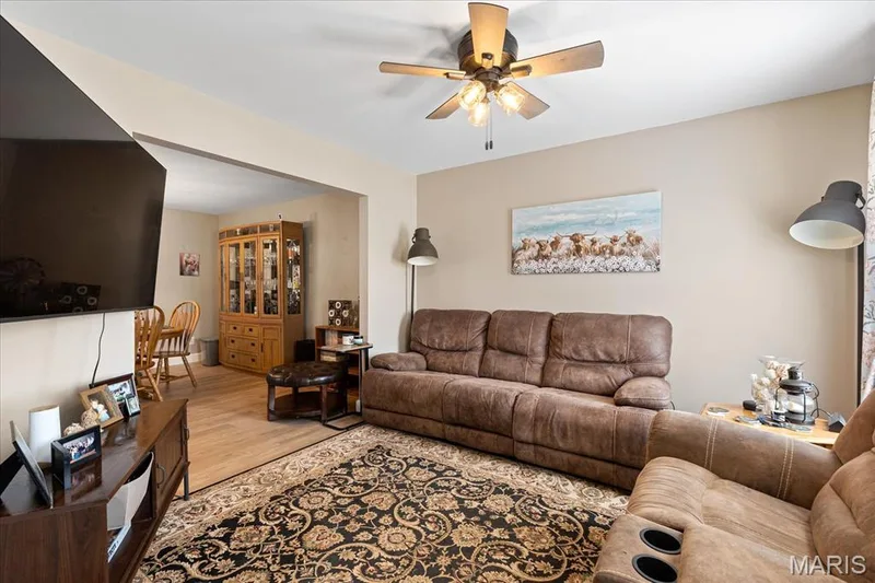 121 Whisper Creek Drive, Wentzville, MO 63385 — listing photo 5 of 39