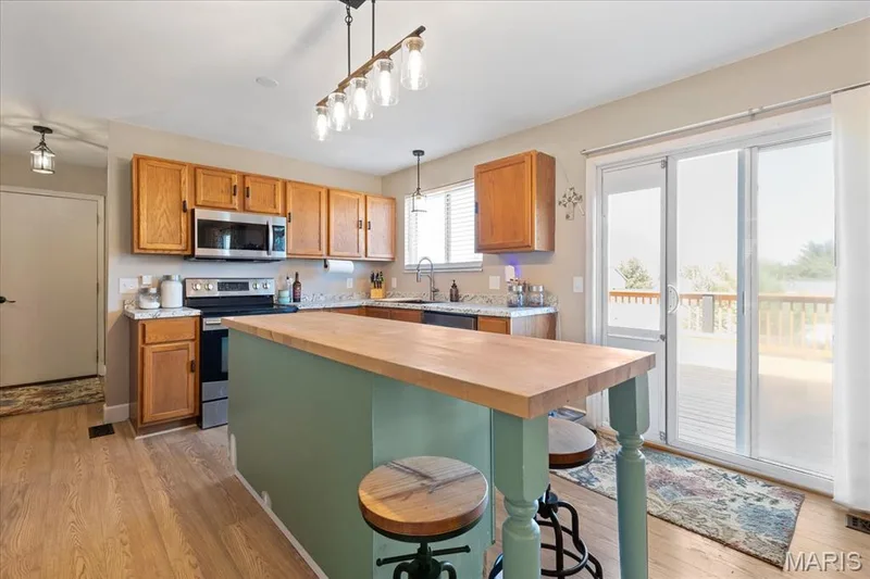 121 Whisper Creek Drive, Wentzville, MO 63385 — listing photo 11 of 39