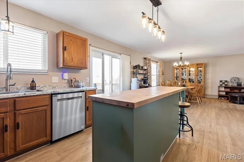 121 Whisper Creek Drive, Wentzville, MO 63385 — listing photo 14 of 39