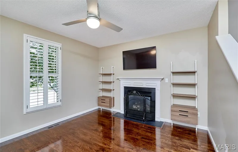 3321 Canal Street, St Charles, MO 63301 — listing photo 4 of 25