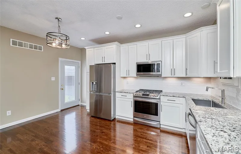 3321 Canal Street, St Charles, MO 63301 — listing photo 6 of 25