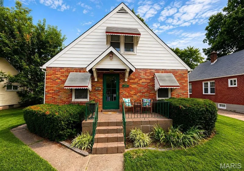 1029 Jackson Street, St Charles, MO 63301 — listing photo 1 of 42