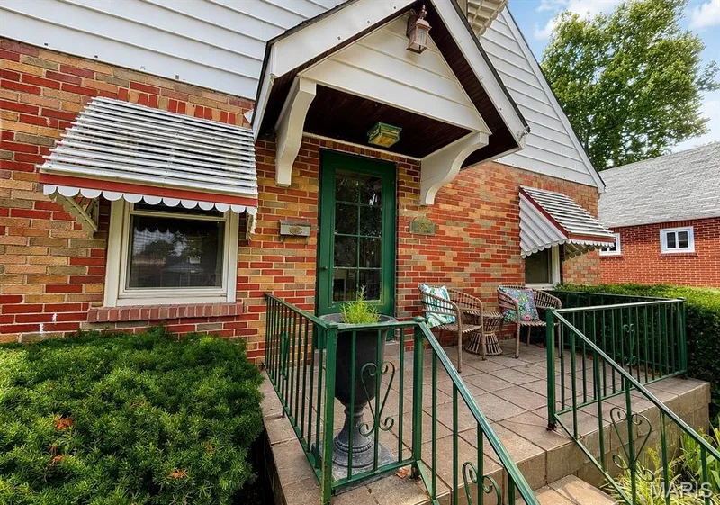 1029 Jackson Street, St Charles, MO 63301 — listing photo 2 of 42