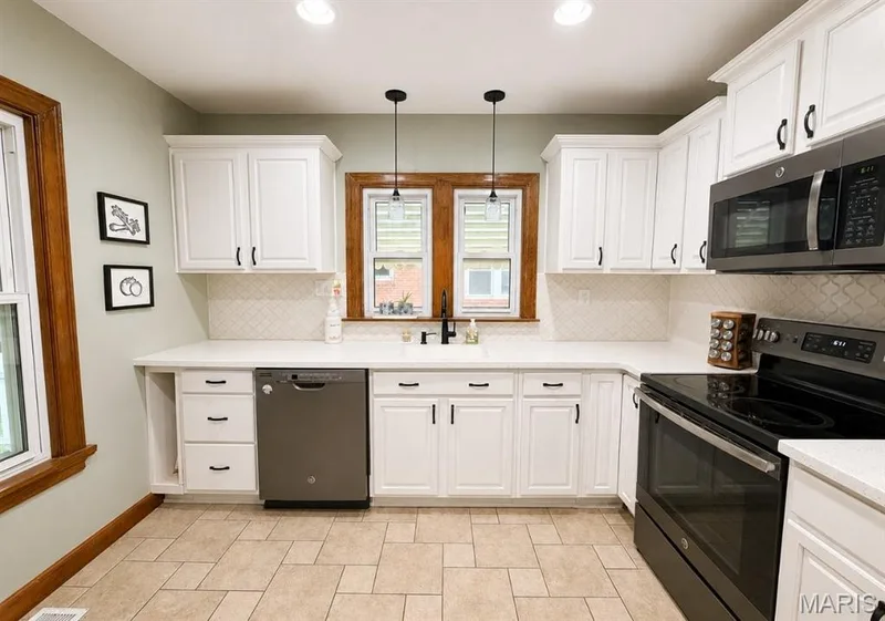 1029 Jackson Street, St Charles, MO 63301 — listing photo 18 of 42