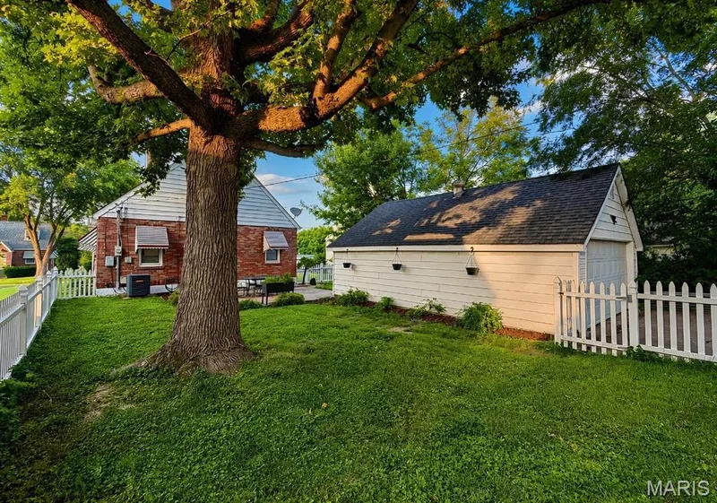 1029 Jackson Street, St Charles, MO 63301 — listing photo 35 of 42