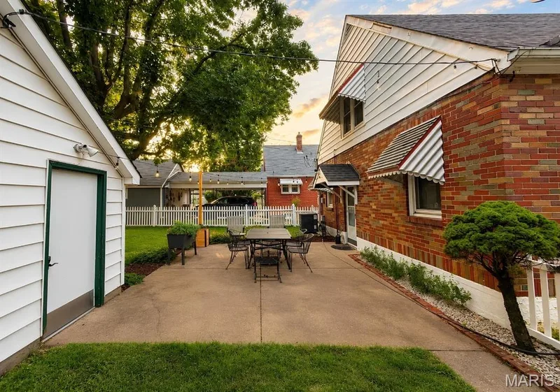 1029 Jackson Street, St Charles, MO 63301 — listing photo 39 of 42