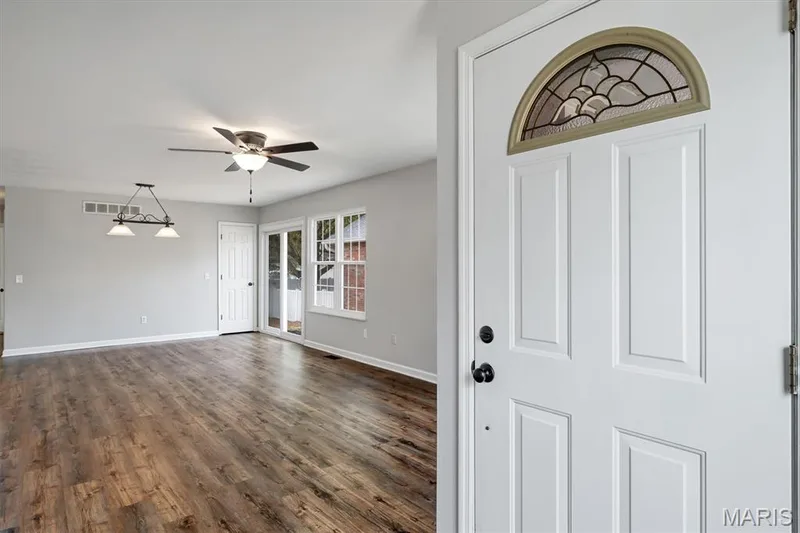 Entry door with decorative half-moon glass transom — 857 Du Pre Court, St Peters, MO 63376