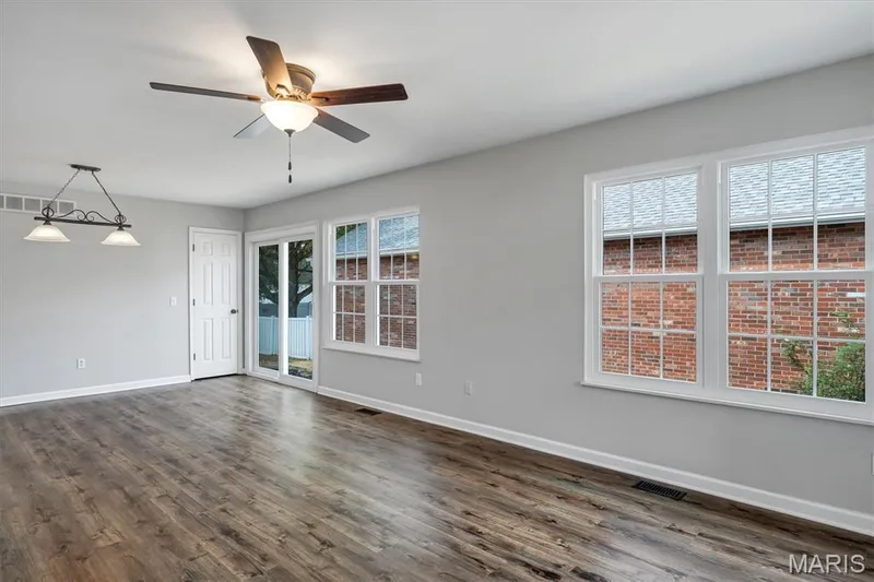857 Du Pre Court, St Peters, MO 63376 — listing photo 6 of 24
