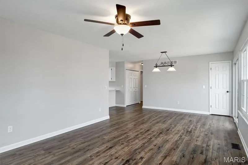857 Du Pre Court, St Peters, MO 63376 — listing photo 5 of 24