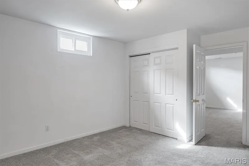 Neutral wall color with plush gray carpeting — 857 Du Pre Court, St Peters, MO 63376