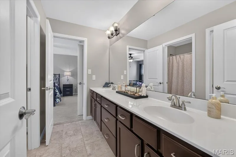 Second Floor Jack & Jill Bathroom — 1307 Homestead Heights Drive, Wildwood, MO 63005