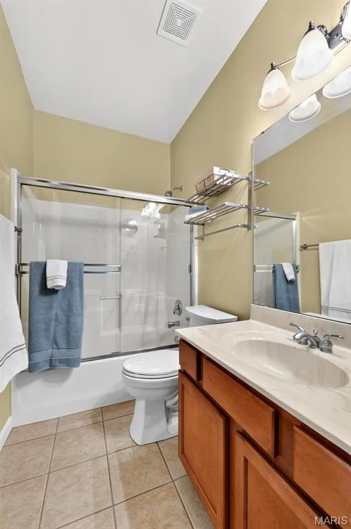 Guest Bathroom on Main Level — 18 Eagle Bluff Lane, St Charles, MO 63303