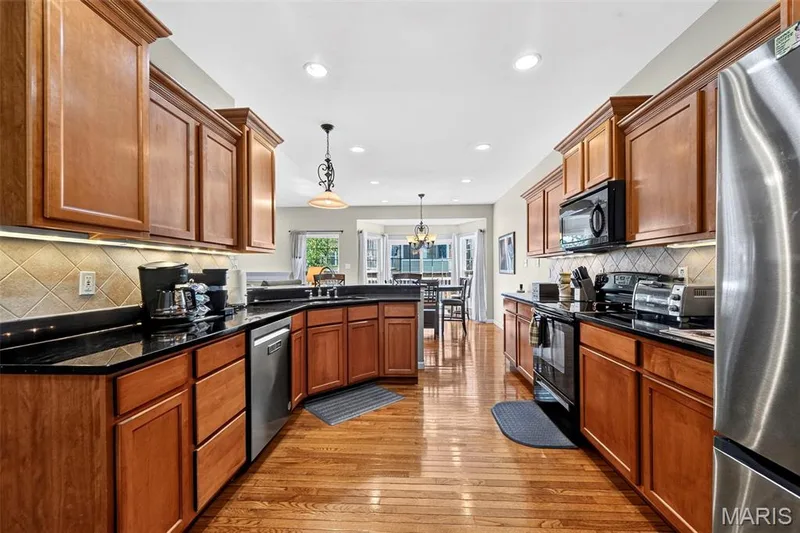 18 Eagle Bluff Lane, St Charles, MO 63303 — listing photo 4 of 46