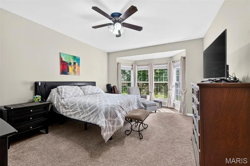Bay Window, Ceiling Fan w/ 9ft Ceiling. Spacious Primary Bedroom — 18 Eagle Bluff Lane, St Charles, MO 63303