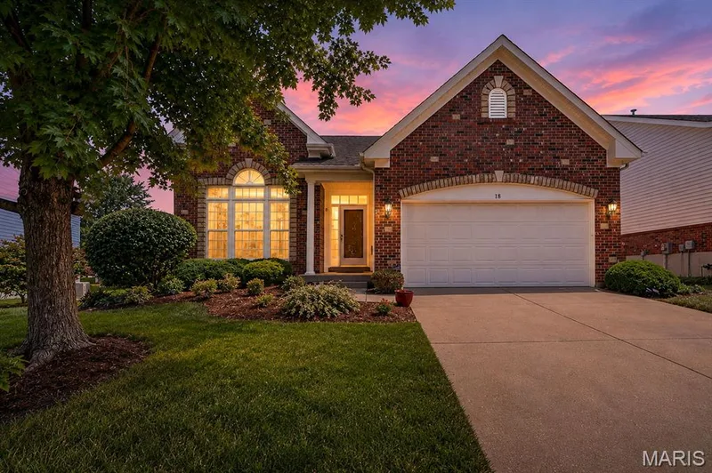 Handsome details on this Brick/Stone Exterior and Decorative Front Window. — 18 Eagle Bluff Lane, St Charles, MO 63303