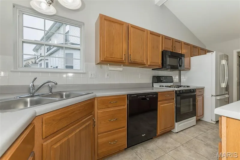 Kitchen has a vaulted ceiling — 17027 Old Hollow Drive, Wildwood, MO 63040