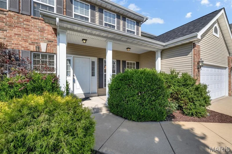 1016 Gardenbridge Place, St Charles, MO 63303 — listing photo 9 of 60