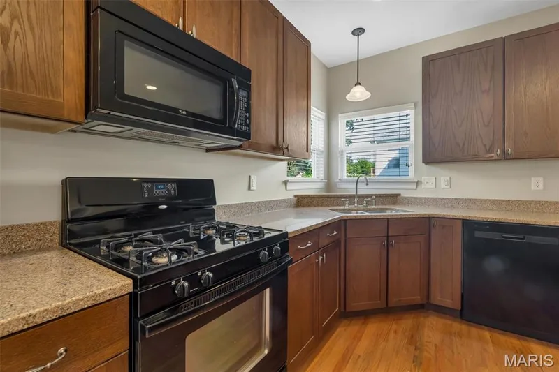 1016 Gardenbridge Place, St Charles, MO 63303 — listing photo 24 of 60