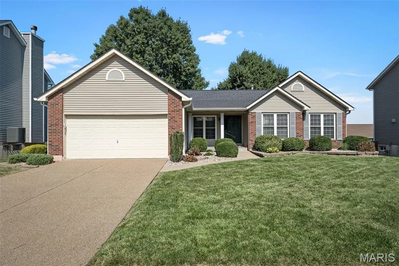 1822 Highgrove Drive, O'Fallon, MO β listing photo 1