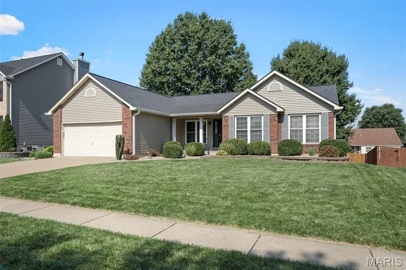 1822 Highgrove Drive, O'Fallon, MO 63366 — listing photo 2 of 36