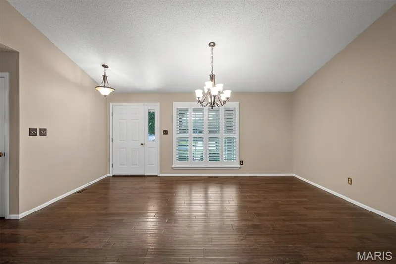 1822 Highgrove Drive, O'Fallon, MO 63366 — listing photo 8 of 36