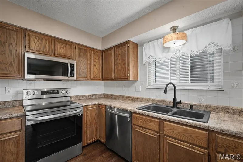 1822 Highgrove Drive, O'Fallon, MO 63366 — listing photo 14 of 36