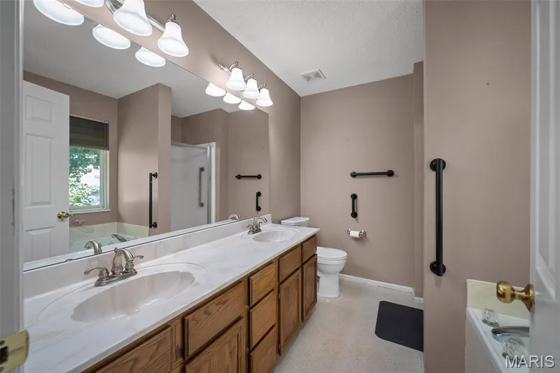 1822 Highgrove Drive, O'Fallon, MO 63366 — listing photo 19 of 36