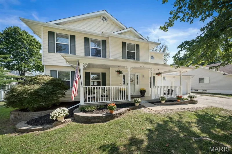 1266 Stephenridge Drive, St Charles, MO — listing photo 1