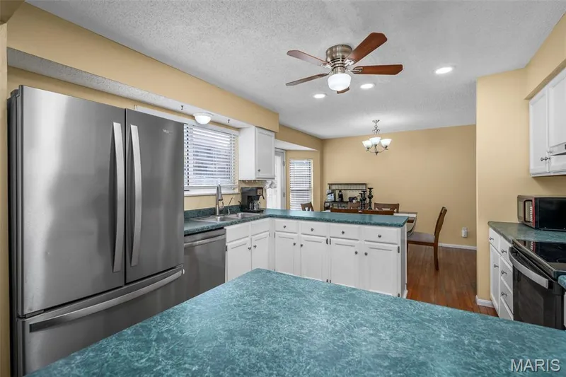 1266 Stephenridge Drive, St Charles, MO 63304 — listing photo 12 of 39