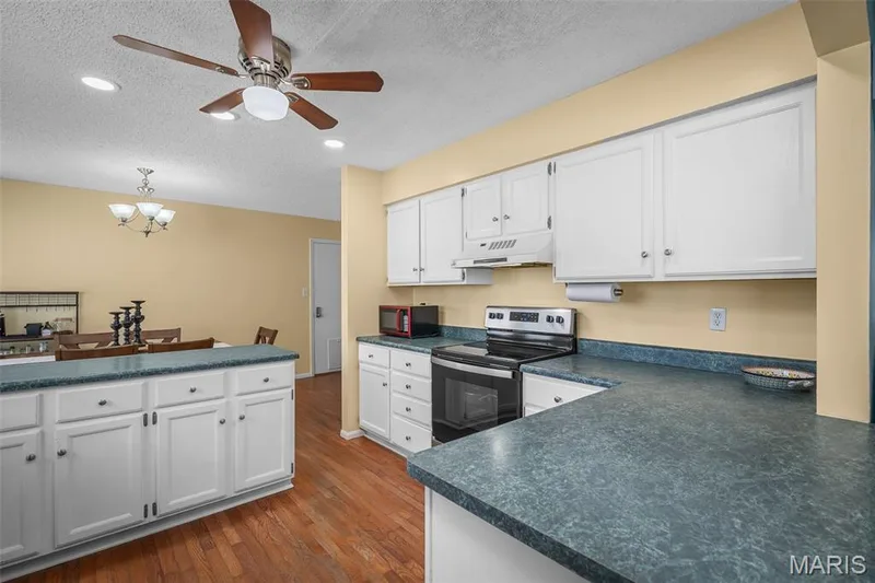 1266 Stephenridge Drive, St Charles, MO 63304 — listing photo 13 of 39
